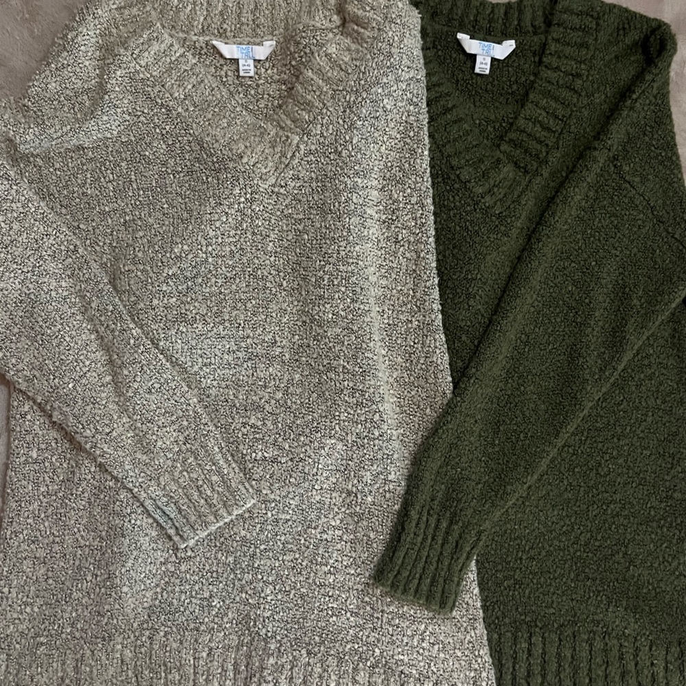 BUNDLE, WOMENS SWEATER TIME & TRU. SZ SMALL EUC